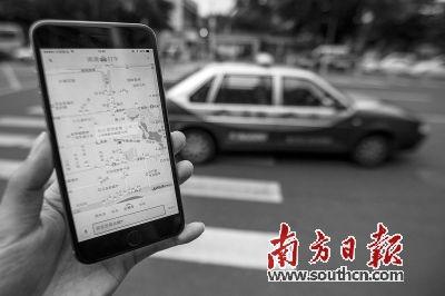      专车服务的兴起为市民带来了便捷、优惠的出行服务。与之对比的是出租车空驶里程增加，司机收入下降。鲁力 摄