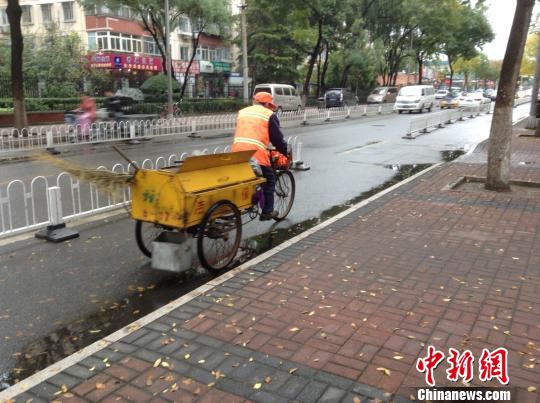 环卫工调查：待遇低工作超负荷权益无保障（图）
